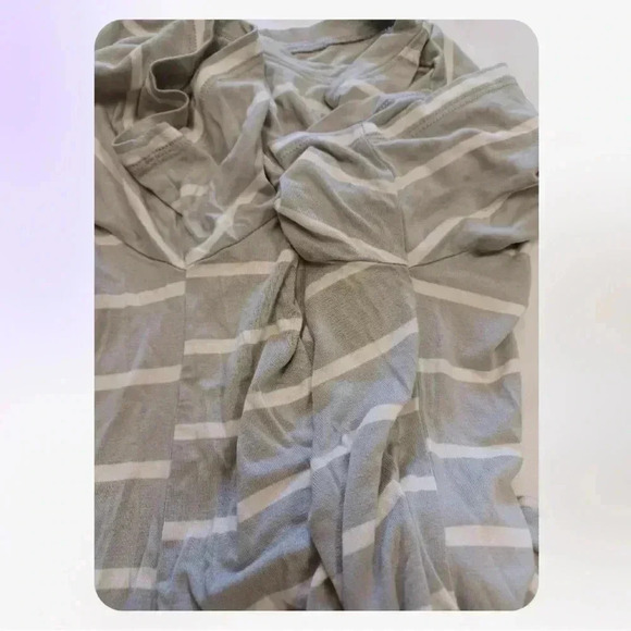 BCBGeneration Grey  White Striped Short Sleeve Mini Dress Size Small - Picture 7 of 9